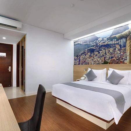 Hotel Neo Gubeng By Aston Surabaya Exterior photo