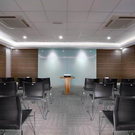 Hotel Neo Gubeng By Aston Surabaya Exterior photo