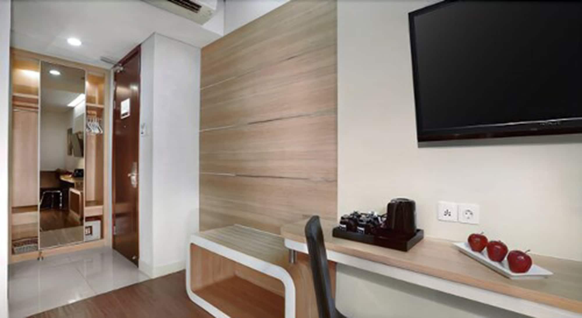 Hotel Neo Gubeng By Aston Surabaya Exterior photo