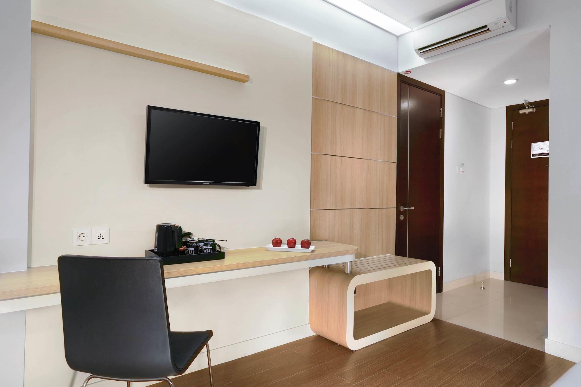 Hotel Neo Gubeng By Aston Surabaya Exterior photo