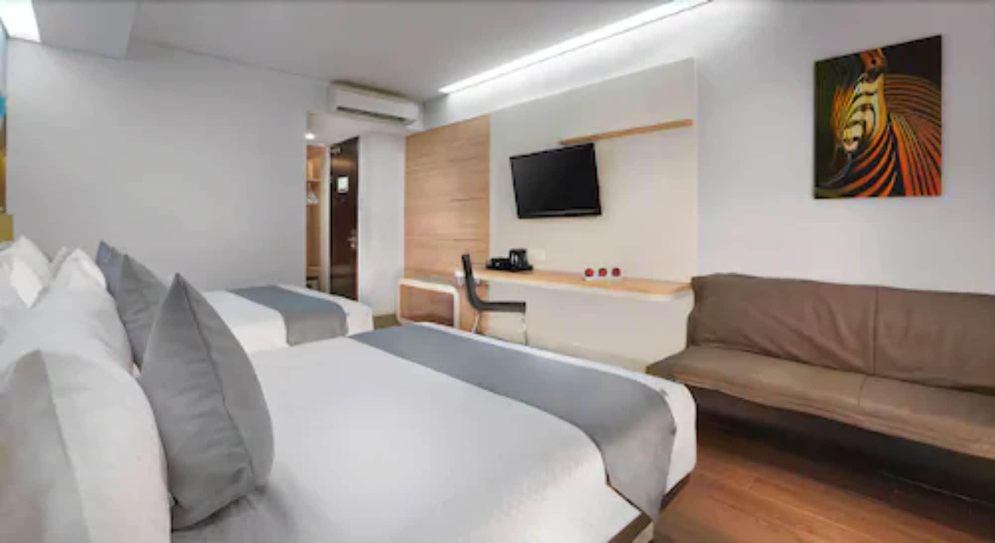 Hotel Neo Gubeng By Aston Surabaya Exterior photo
