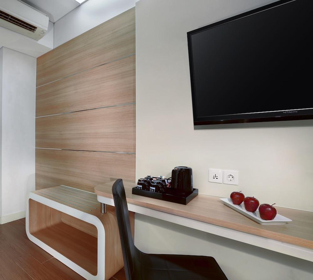Hotel Neo Gubeng By Aston Surabaya Exterior photo