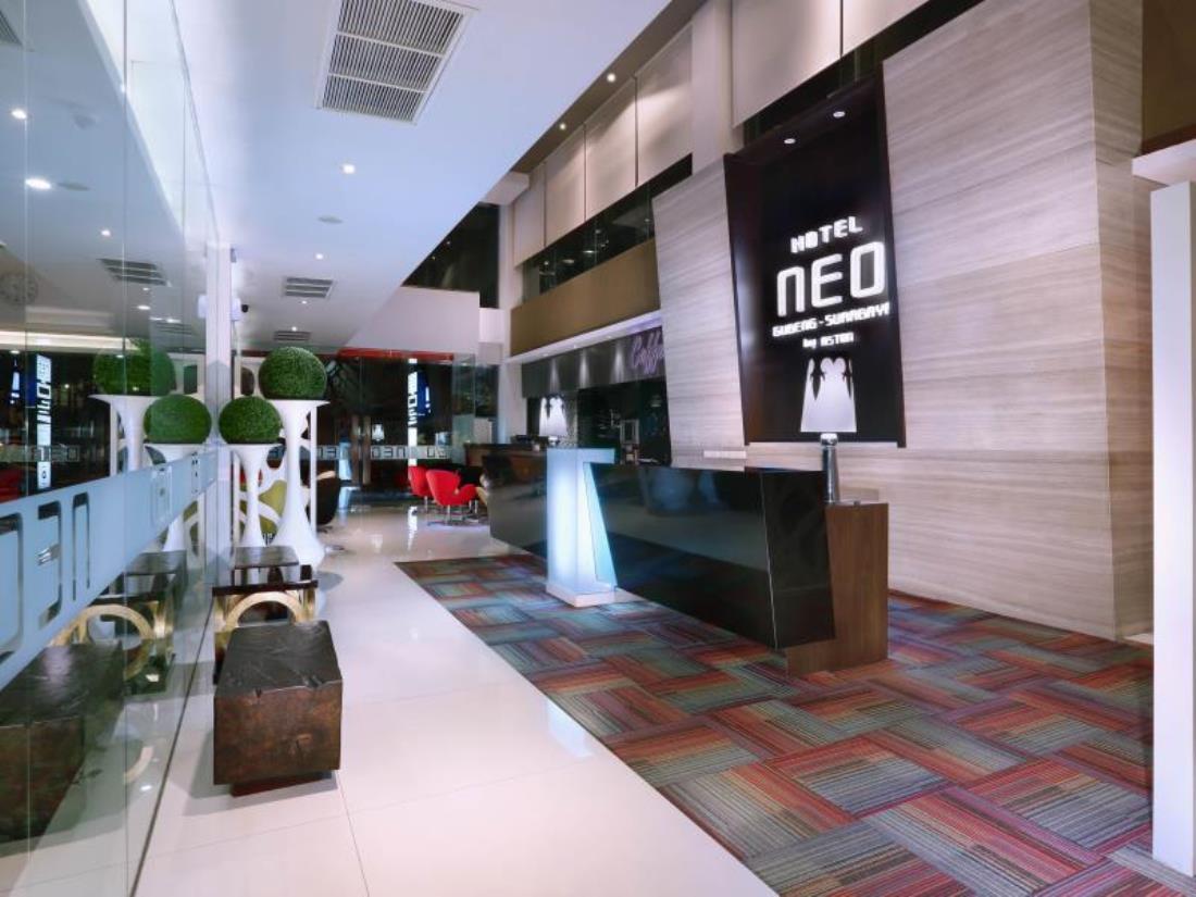 Hotel Neo Gubeng By Aston Surabaya Exterior photo