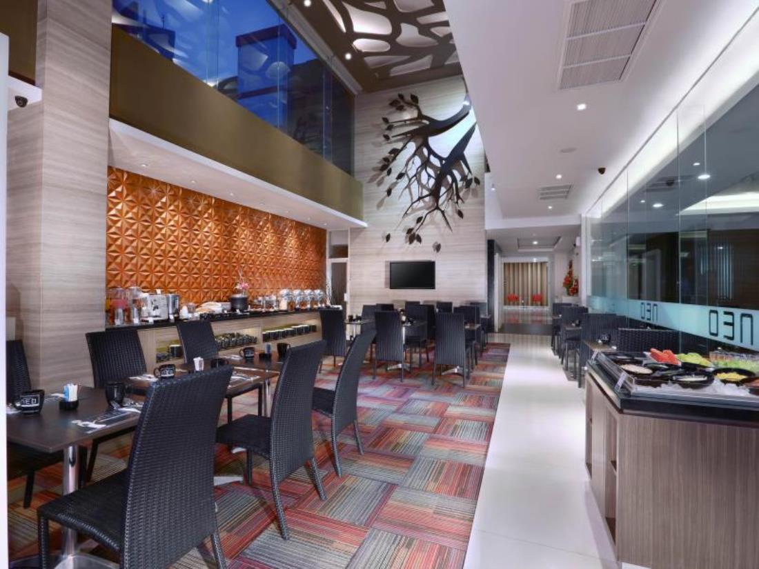 Hotel Neo Gubeng By Aston Surabaya Exterior photo