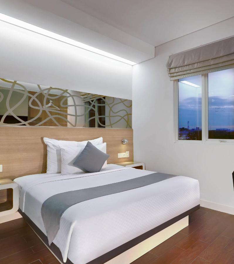 Hotel Neo Gubeng By Aston Surabaya Exterior photo