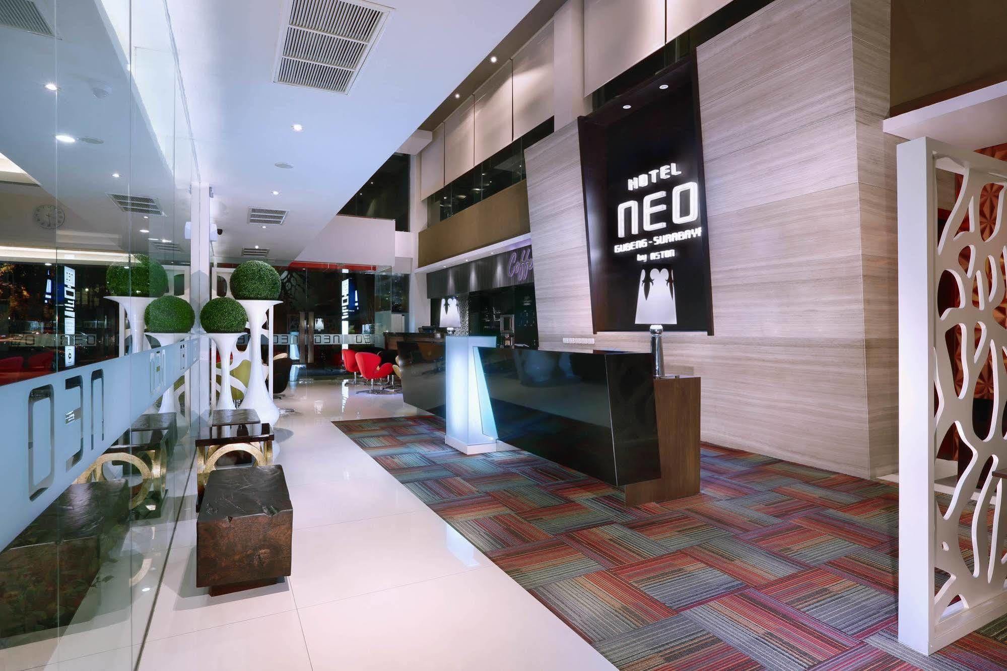 Hotel Neo Gubeng By Aston Surabaya Exterior photo